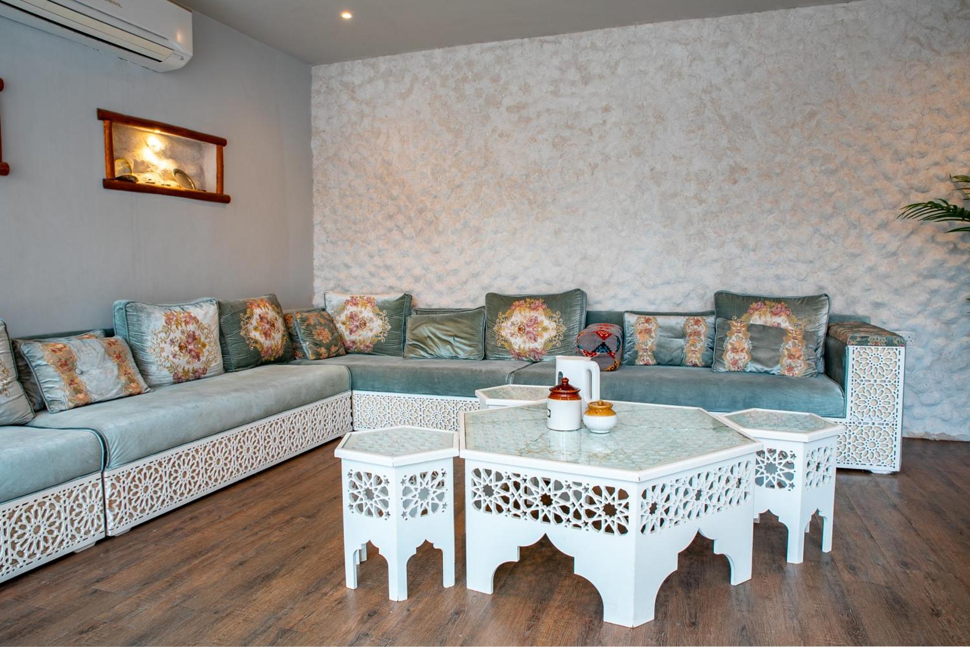 Elegant Garden Stay With 2 Living Areas, 2 Bedrooms, 1 Full And 1 Half Bath For 6 Guests Umm Al Amad Luaran gambar